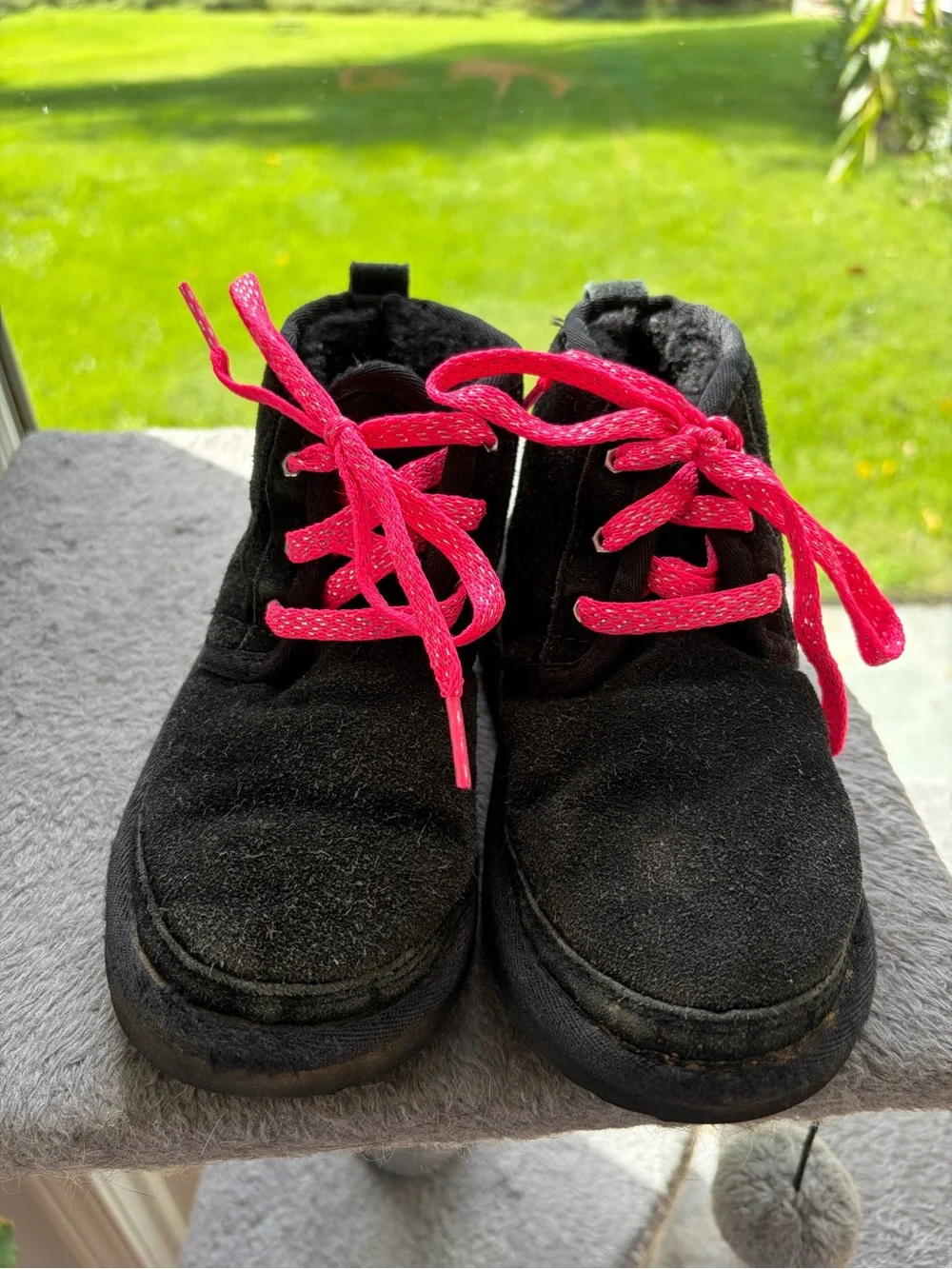 UGG Kids Neumel Suede Chukka Boots Black Pink Glitter Laces Youth 13